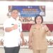 Wabup Gunung Mas, Efrensia LP Umbing (kanan) dan Kepala BNNP Kalteng, Brigjen Pol Sumirat Dwiyanto berfoto bersama di Kuala Kurun, Selasa sore (29/11/2022). (MASAPNEWS/GCM)