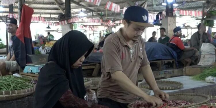 Pedagang sembako di Pasar Induk Cianjur, Jawa Barat, mulai kembali beraktivitas, Kamis (1/12/2022), pascagempa bermagnitudo 5,5 menghantam kawasan setempat. (MASAPNEWS/ANT)