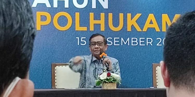 Menteri Koordinator Bidang Politik, Hukum, dan Keamanan (Menko Polhukam) Mahfud MD saat Penyampaian Catatan Akhir Tahun Menko Polhukam di Kantor Kemenko Polhukam, Jakarta, Kamis (15/12/2022). (MASAPNEWS/ANT)