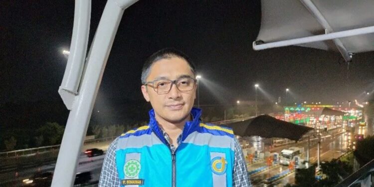 Direktur Bisnis dan Operasi Jasamarga Transjawa Tol Pratomo Bimawan Putra dalam konferensi pers di Cikampek, Jawa Barat, Minggu (25/12/2022). (MASAPNEWS/ANT)