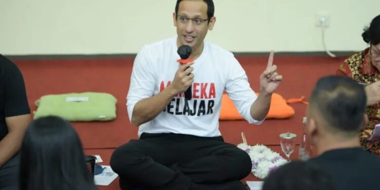 Menteri Pendidikan Kebudayaan Riset dan Teknologi (Mendikbudristek) Nadiem Anwar Makarim dalam kunjungannya ke Tomohon, Sulawesi Utara, Jumat (6/1/2023). (MASAPNEWS/ANT/HO- Dokumentasi Pribadi)