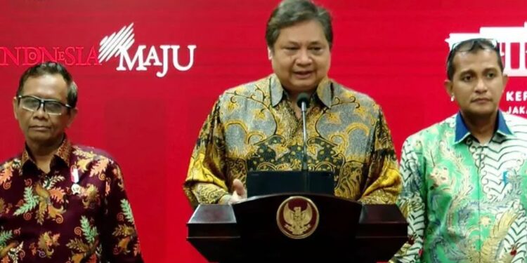 Tangkapan layar - Menko Perekonomian Airlangga Hartarto memberikan pengumuman penerbitan Perppu Cipta Kerja di Kantor Presiden, Jakarta, Jumat (30/12/2022). (MASAPNEWS/ANT)
