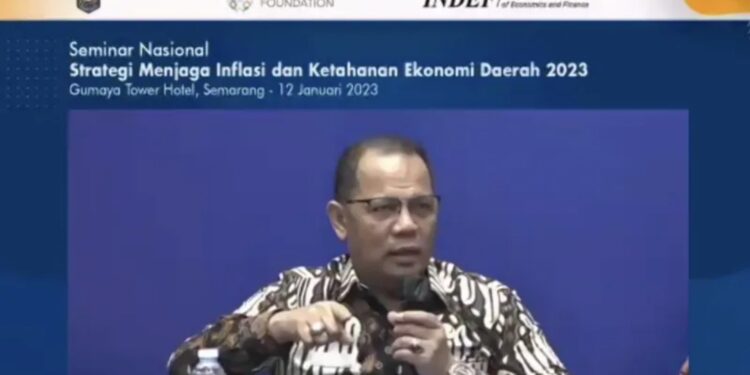 Tangkapan layar - Plt. Staf Ahli Menteri Dalam Negeri Bidang Ekonomi dan Pembangunan La Ode Ahmad dalam Seminar Nasional INDEF yang disaksikan secara daring, Kamis (12/1/2023). (MASAPNEWS/ANT)