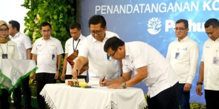 Perum Perhutani sebagai perusahaan BUMN menggelar kick off Rencana Kerja dan Anggaran Perusahaan (RKAP) 2023 dengan mengusung tema "Perkuat Bisnis, Tumbuh Melalui Biomassa & NBS, Serta Kontribusi Pangan dari Sektor Kehutanan". (MASAPNEWS/ANT/HO - Perum Perhutani)