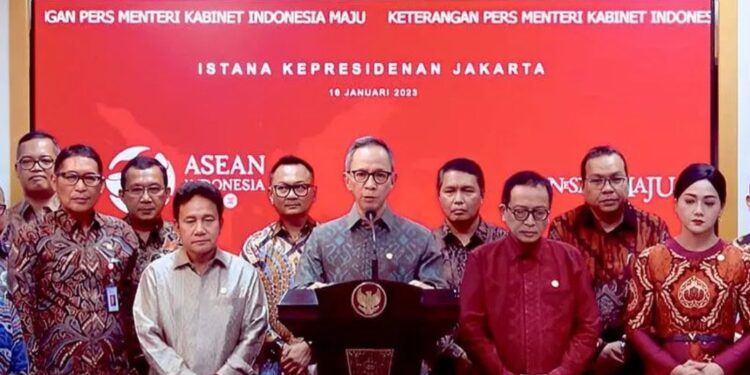 Tangkapan layar - Ilustrasi - Jajaran Dewan Komisioner Otoritas Jasa Keuangan (OJK) dan perwakilan dari industri jasa keuangan memberikan keterangan pers setelah bertemu Presiden Jokowi di Istana Kepresidenan, Jakarta, Senin (16/1/2023). (MASAPNEWS/ANT)