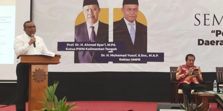 Wakil Menteri Ketenagakerjaan Afriansyah Noor dalam kegiatan seminar nasional "Peluang kerja milenial pada daerah penyangga Ibu Kota Negara (IKN) Nusantara" di Palangka Raya, Selasa, (17/1/2023). (MASAPNEWS/ANT)