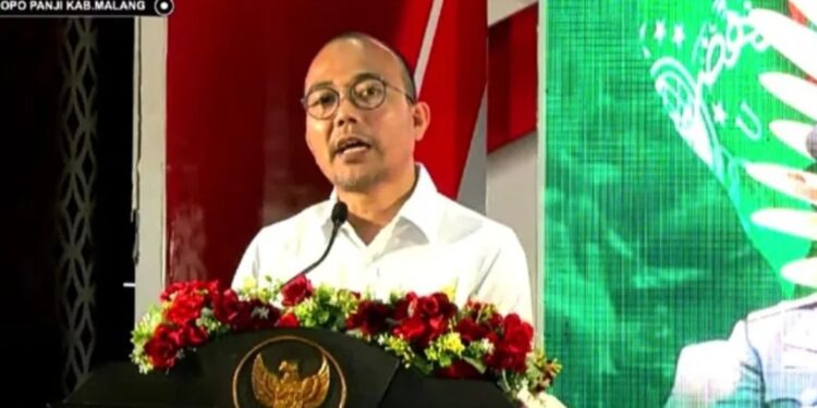 Tangkapan layar Staf Khusus Menteri Koperasi dan Usaha Kecil Menengah (UKM) Riza Damanik dalam webinar ekonomi nasional di Jakarta, Minggu (22/1/2023). (MASAPNEWS/ANT)