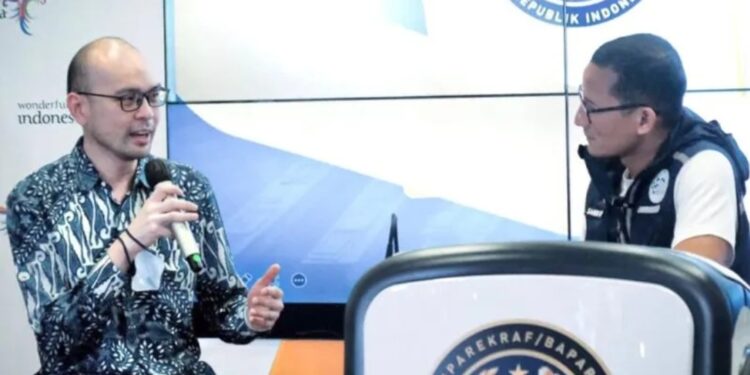 Co-Founder Traveloka, Albert (kiri) dan Menteri Pariwisata dan Ekonomi Kreatif Sandiaga Uno (kanan). (MASAPNEWS/ANT/Humas Kemenparekraf)