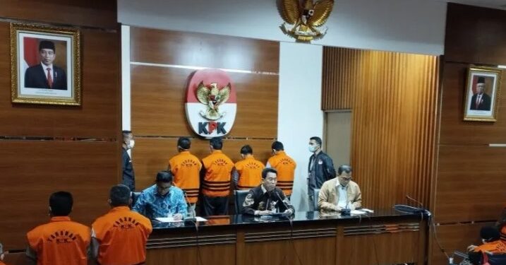 Suasana konferensi pers penahanan 10 mantan anggota DPRD Jambi terkait kasus dugaan suap pengesahan RAPBD Provinsi Jambi di Gedung Merah Putih KPK, Jakarta, Selasa (10/1/2023). (ANT)