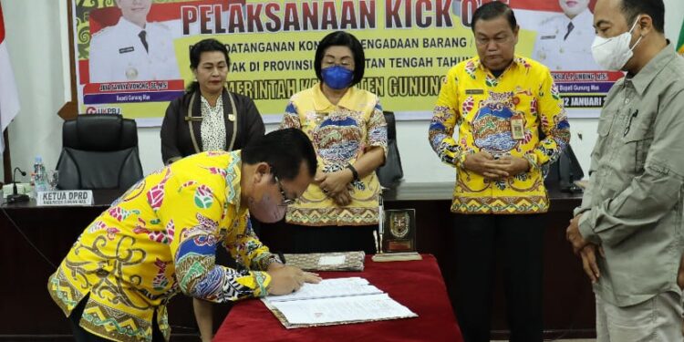 Suasana kick off penantanganan kontrak barang dan jasa TA 2023 di Kuala Kurun, Kamis (12/1/2023). (Foto : Protokol dan Perjalanan Setda Gumas)