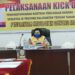(Dari kiri) Anggota DPRD Kabupaten Gunung Mas Rayaniatie Djangkan, bersama Wakil Bupati Efrensia LP Umbing dan Sekda Yansiterson, saat kick off penandatanganan kontrak pengadaan barang/jasa lingkup Pemkab Gunung Mas 2023 di Kuala Kurun, Kamis (12/1/2023). (IST)