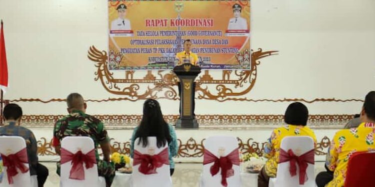 Bupati Gumas, Jaya S Monong saat membuka rakor di GPU Damang Batu Kuala Kurun, Kamis (26/1/2023). (Foto : Diskominfosantik Kabupaten Gumas)