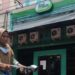 Warga melintas di depan Kantor Koperasi Simpan Pinjam (KSP) Sejahtera Bersama Cabang Klaten di Klaten, Jawa Tengah, Rabu (15/2/2023). (MASAPNEWS/ANT)