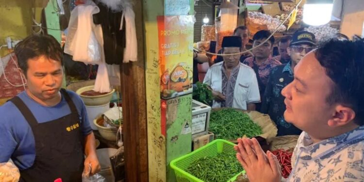 Wakil Menteri Perdagangan Jerry Sambuaga mengunjungi Pasar Raya Kota Padang pada Sabtu (25/2) (MASAPNEWS/ANT)