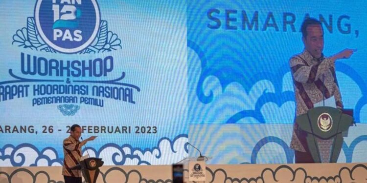 Presiden Joko Widodo memberikan sambutan dalam pembukaan Rapat Koordinasi Nasional (Rakornas) Partai Amanat Nasional (PAN) di Semarang, Jawa Tengah, Minggu (26/2/2023). (MASAPNEWS/ANT)