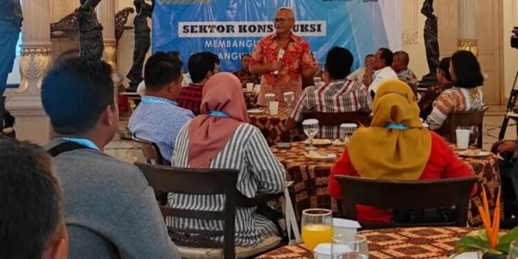 Wakil Ketua Komisi VI DPR RI Aria Bima pada kegiatan sosialisasi yang mengusung tema Sektor Konstruksi Membangun Negeri Membangun Masyarakat di Solo, Minggu (26/2/2023). (MASAPNEWS/ANT)