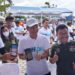 Bupati Gunung Mas bersama Kepala Disdukcapil dan lainnya. (Foto : Diskominfosantik Gumas)