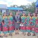 Legislator Kabupaten Gunung Mas, Rayaniatie Djangkan bersama anggota Sanggar Seni Hunut Batarung, yang tampil saat peresmian dan pentahbisan Gereja Barita Selamat GKE Hurung Bunut, di Desa Hurung Bunut Kecamatan Kurun, Senin (27/2/2023). (IST)