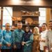 Bupati Luwu Timur Budiman bersama Pengurus Dekranasda Luwu Timur saat ikut dalam event Inacraft 2023 di Jakarta. (MASAPNEWS/ANT/HO-Lutim)