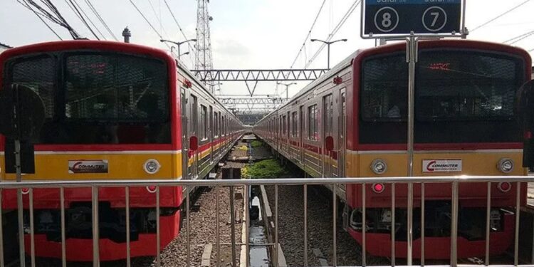 Arsip foro - Kereta Rel Listrik bersiap berangkat dari Stasiun Bogor, Jawa Barat, Minggu (20/2/2022). (MASAPNEWS/ANT)