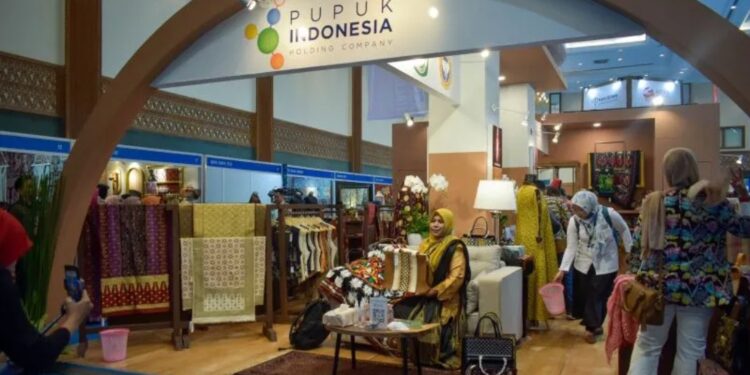 Booth UMKM binaan Pupuk Indonesia di ajang INACRAFT 2023. (MASAPNEWS/ANT/ HO Pupuk Indonesia)