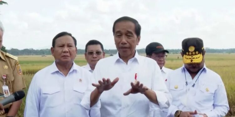 Tangkap layar - Presiden Joko Widodo mengunjungi lokasi panen raya padi di Kebumen, Jawa Tengah, seperti ditayangkan dalam siaran virtual oleh akun YouTube Sekretariat Presiden, Kamis (9/3/2023) (MASAPNEWS/ANT)