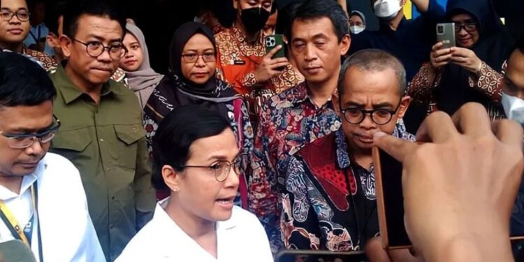Menteri Keuangan RI Sri Mulyani Indrawati saat memberikan keterangan kepada wartawan di Solo, Kamis (9/3/2023). (MASAPNEWS/ANT)