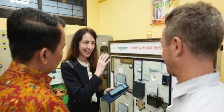 Kemendikbudristek bersama Kedutaan Prancis berkunjung ke Balai Besar Pengembangan Penjaminan Mutu Pendidikan Vokasi Bidang Mesin dan Teknik Industri di Cimahi, Jawa Barat, Jumat (24/3/2023). (MASAPNEWS/ANT/HO-Kemendikbudristek)