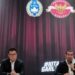 Anggota komite eksekutif PSSI Arya Sinulingga (kanan) menjawab pertanyaan para pewarta pada konferensi pers yang berlangsung di GBK Arena, Jakarta, Minggu (26/3/2023). (MASAPNEWS/ANT)