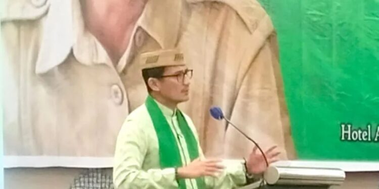 Menteri Pariwisata dan Ekonomi Kreatif RI, Sandiaga Salahuddin Uno memberikan sambutan pada dialog fokus di Kota Gorontalo. (MASAPNEWS/ANT/HO)