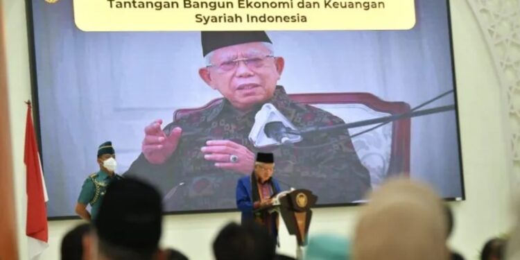 Wapres RI Ma'ruf Amin berbicara saat memberikan kuliah umum sekaligus peluncuran buku "Ma'ruf Amin: Bapak Ekonomi Syariah Indonesia" di Universitas Islam Negeri (UIN) Ar-Raniry, Banda Aceh, Provinsi Aceh, Kamis (30/3/2023). (MASAPNEWS/ANT/HO-BPMI Setwapres)