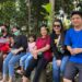 Legislator Kabupaten Gunung Mas, Lily Rusnikasi (baju merah) dan keluarga saat berlibur ke Tahura Lapak Jaru, Minggu (1/1/2023). (IST)