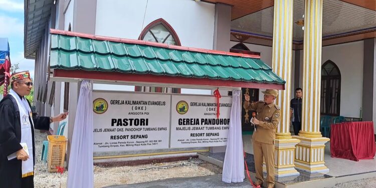 Mulai dibangun 2012, Gereja Pandohop GKE Tumbang Empas Gumas akhirnya diresmikan