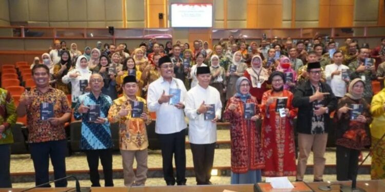 Wakil Ketua MPR Hidayat Nur Wahid dalam acara Sosialisasi 4 Pilar MPR sekaligus Peluncuran Perdana Buku Manajemen SDM dalam Perspektif Islam karya para doktor di Ikadim, di Gedung Nusantara DPR/MPR, Jakarta, Jumat (31/3/2023). (MASAPNEWS/ANT/HO-Humas MPR)