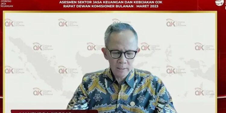 Tangkapan layar Ketua DK OJK Mahendra Siregar dalam konferensi pers daring, Senin (3/4/2023). (MASAPNEWS/ANT)
