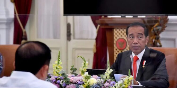 Presiden Joko Widodo (Jokowi) menggelar rapat dengan sejumlah Menteri Kabinet Indonesia Maju, Rabu (12/4/2023) di Istana Merdeka, Jakarta, yang membahas realisasi pembangunan hunian bagi para aparatur sipil negara (ASN), TNI, dan Polri di Ibu Kota Nusantara (IKN). (MASAPNEWS/ANT/HO-Biro Pers Sekretariat Presiden)