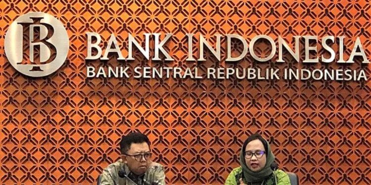 Direktur Eksekutif Departemen Komunikasi Bank Indonesia Erwin Haryono (kiri) dalam konferensi pers di Jakarta, Selasa (11/4/2023). (MASAPNEWS/ANT)