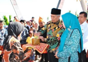 Bupati Rejang Lebong Syamsul Effendi ketika menghadiri peresmian sekolah lansia di Kabupaten Rejang Lebonf pada Kamis (13/4/2023). (MASAPNEWS/ANT/HO-BKKBN)