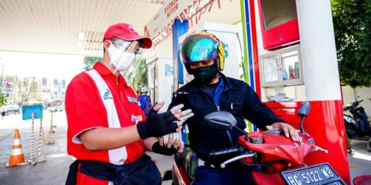 Pertamina Patra Niaga Regional Sumatera bagian selatan (Sumbagsel) mengimbau pemudik menggunakan uang pas dan metode pembayaran non tunai atau cashless saat mengisi bahan bakar minyak (BBM) di SPBU selama arus mudik Lebaran 2023. (MASAPNEWS/ANT/HO-PT Pertamina)