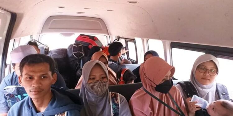Belasan WNI dievakuasi ke KBRI Khartoum di tengah pertempuran antara tentara nasional Sudan dan paramiliter Pasukan Pendukung Cepat (RSF), Selasa (18/4/2023). (MASAPNEWS/ANT/HO-KBRI Khartoum)