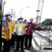 Menteri PUPR Basuki Hadimuljono saat meninjau perbaikan Jembatan Ngaglik di Kabupaten Lamongan, Provinsi Jawa Timur. (MASAPNEWS/ANT/HO-Kementerian PUPR)