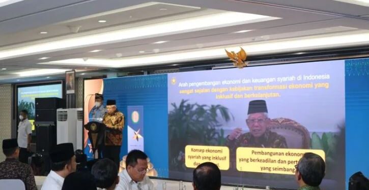 Wapres Ma'ruf Amin menyampaikan sambutan dalam acara Anugerah Adinata Syariah 2023 di Jakarta, Jumat (26/5/2023). (ANT)