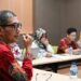 Direktur Seameo Biotrop Dr Zulhamsyah Imran saat menerangkan pentingnya isu biodiversitas pada kegiatan KTT Asean mendatang di ruang pertemuan Seameo Biotrop, Minggu (30/4/2023). (MASAPNEWS/ANT/HO-Seameo Biotrop)