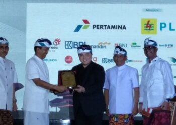 Menteri BUMN Erick Thohir dalam Perayaan Hari Suci Nyepi Tahun Saka 1945, dengan melaksanakan Dharma Santi BUMN 2023 di Sasono Utomo, Taman Mini Indonesia Indah, Jakarta Timur, Senin (1/5/2023). (MASAPNEWS/ANT)