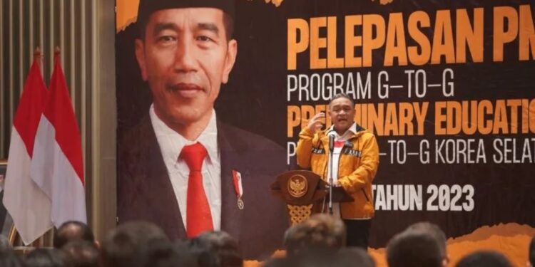 Kepala BP2MI Benny Rhamdani saat melepas keberangkatan 200 pekerja migran Indonesia ke Korea Selatan di Jakarta, Senin (1/5/2023). (MASAPNEWS/ANT/HO-BP2MI)