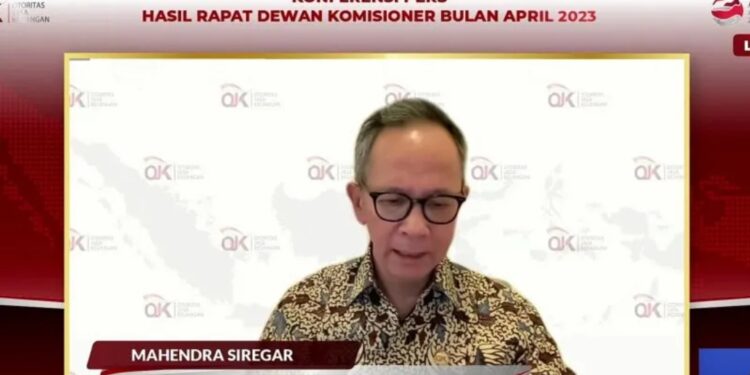 Tangkapan layar Ketua Dewan Komisioner Otoritas Jasa Keuangan (OJK) Mahendra Siregar dalam konferensi pers daring, Jumat (5/5/2023). (MASAPNEWS/ANT)