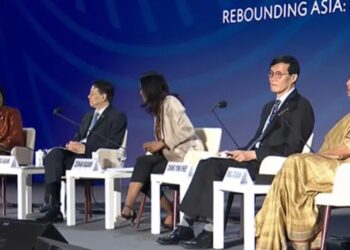 Tangkapan layar - Menteri Keuangan Sri Mulyani (kiri) dalam acara ADB Annual Meeting Governors Seminar 2023 yang dipantau secara daring, di Jakarta, Rabu (3/5/2023). (MASAPNEWS/ANT)