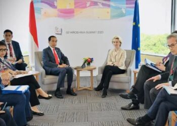 Presiden Joko Widodo menggelar pertemuan bilateral dengan Presiden Komisi Uni Eropa (UE) Ursula von der Leyen di Hotel Grand Prince, Hiroshima, Jepang, Minggu (21/5/2023). (MASAPNEWS/ANT/HO-Biro Pers Setpres)