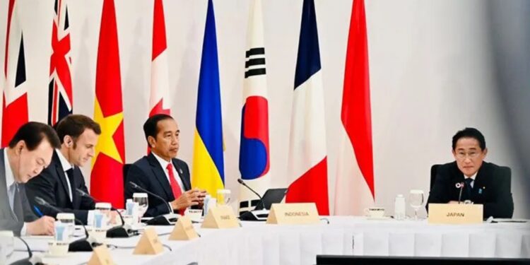 Presiden Joko Widodo saat menyampaikan pandangannya pada Konferensi Tingkat Tinggi (KTT) G7 sesi kesembilan di Hiroshima, Jepang, Minggu (21/5/2023). (MASAPNEWS/ANT/HO-Biro Pers Setpres)