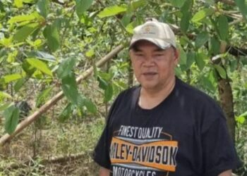 Wakil Ketua Kadin Kalbar, Rudyzar Zaidar Mochtar saat berada di kebun kratom (MASAPNEWS/ANT)